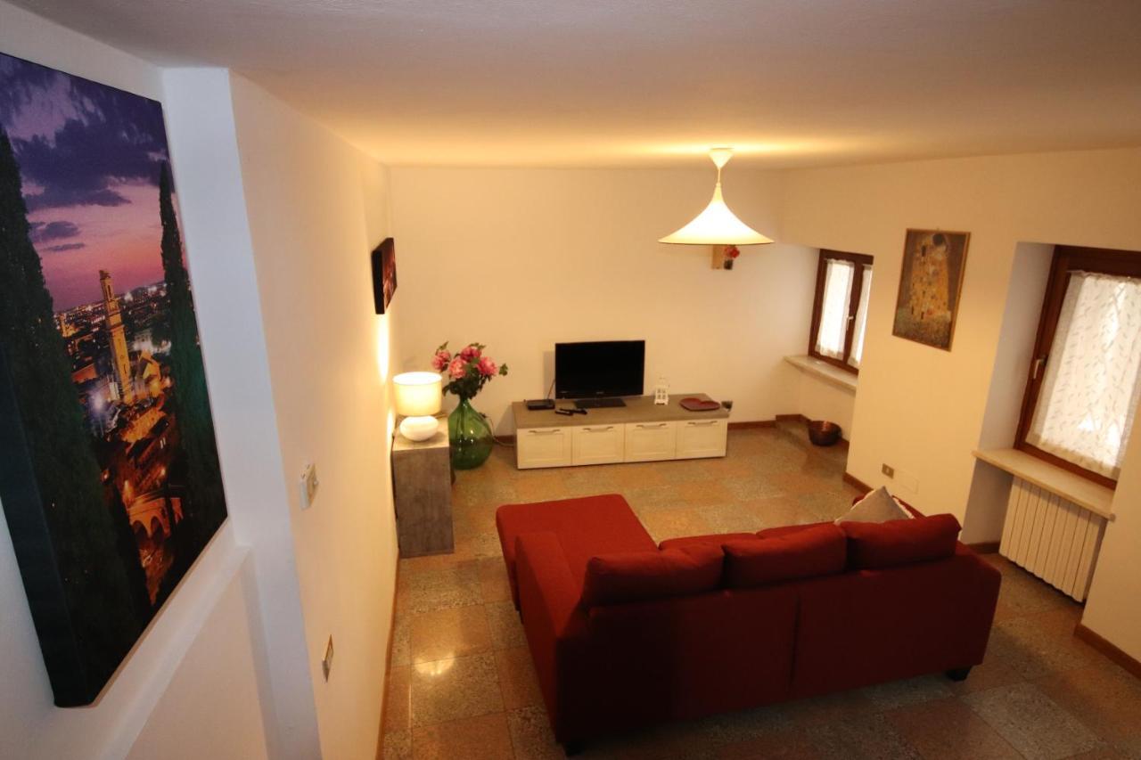 Casa Vacanze Al Borgo Caprino Veronese Bagian luar foto